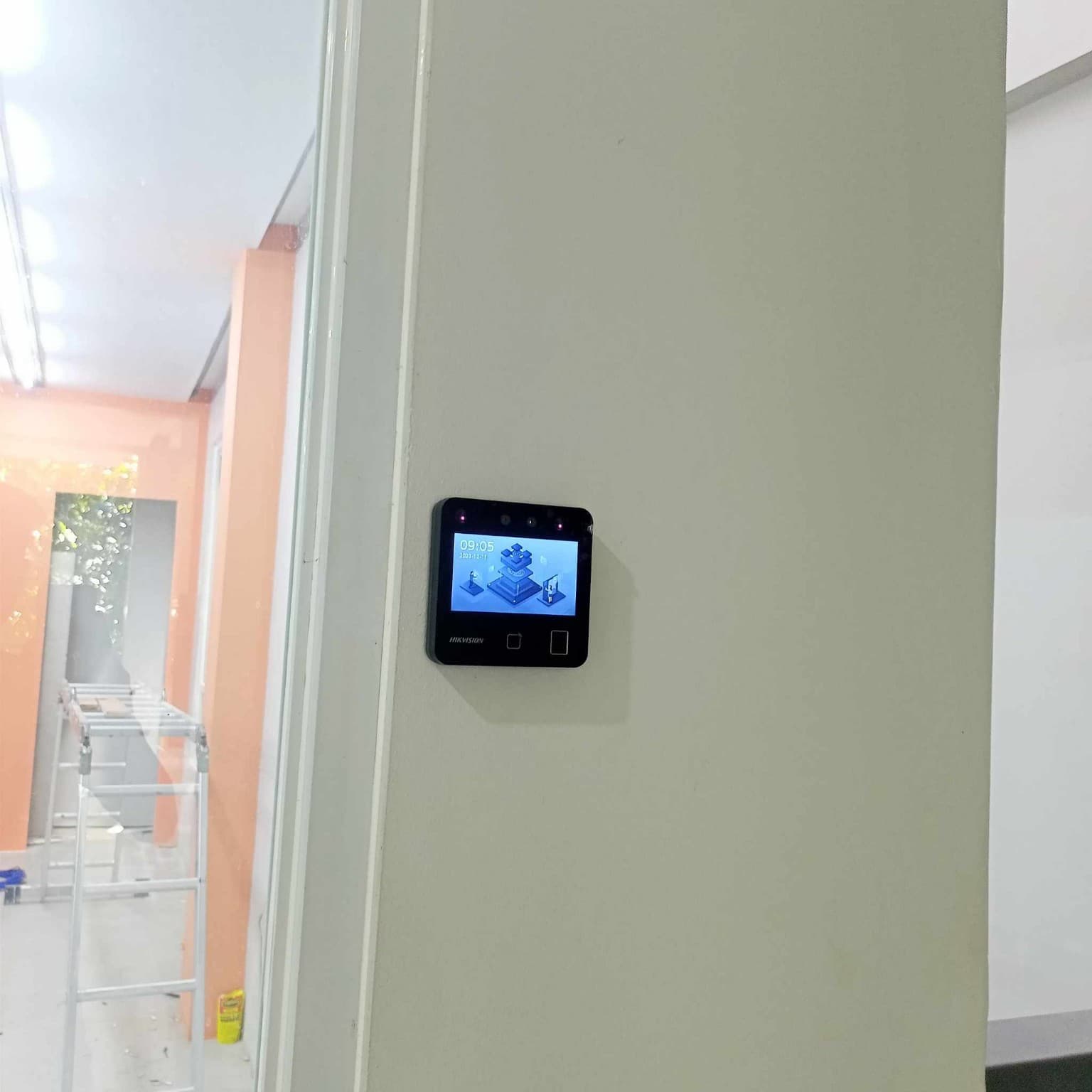 Installed face-recognition access control terminal